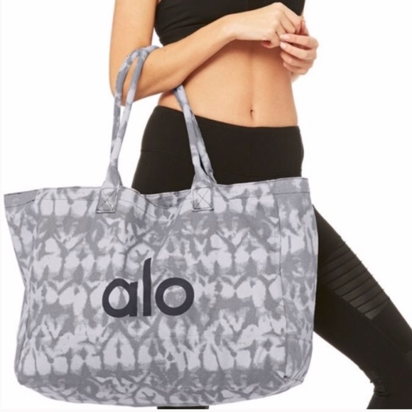 ALO Yoga Tote Bag - Picture 1 of 8